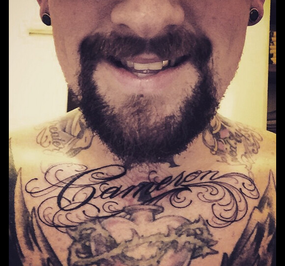 Le 23 février 2015, Benji Madden a ajouté une photo à son compte Instagram où il dévoile son nouveau tatouage dédié à sa femme Cameron Diaz.