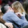 Benji Madden et Cameron Diaz, jeunes mariés, lors d'un match de basketball opposant les Lakers de Los Angeles aux Washington Wizards au Staples Center de Los Angeles le 27 janvier 2015