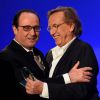 François Hollande remet le prix du Crif au le réalisateur Alexandre Arcady pour son film "24 jours" - 30e dîner annuel du Conseil représentatif des institutions juives de France (Crif) à l'Hôtel Pullman à Paris, le 23 février 2015.