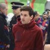 Lionel Messi arrive à Manchester pour le match qui opposera le FC Barcelone à Manchester City ce mardi en Ligue des champions. Le 23 février 2015 à l'aéroport de Manchester.