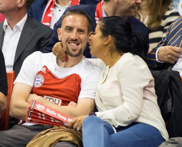 Franck Ribéry et son épouse Wahiba Belhami, lors d'un match de basket entre le FC Bayern Munich et le Maccabi Tel Aviv à Munich, le 3 avril 2014