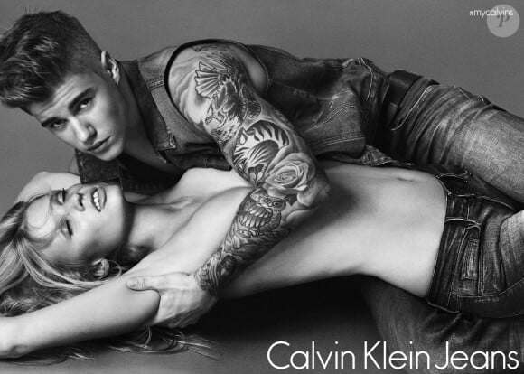 Justin Bieber nouvelle égérie pour la publicité Calvin Klein le 7 janvier 2015. Il pose aux côtés de Lara Stone