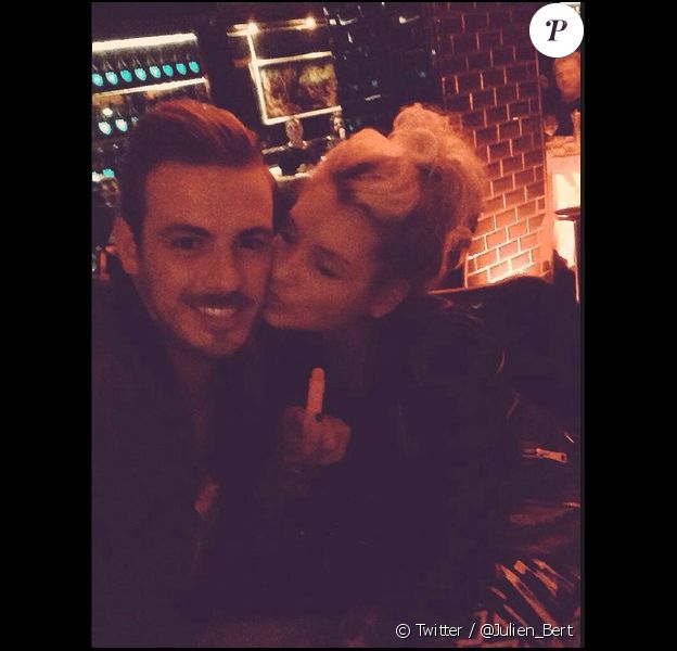 Julien Bert a révélé sur son compte Twitter que lui et sa fiancée Aurélie Dotremont ont pour projet d'emménager ensemble. Mars 2015.