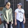 Kristen Stewart et Alicia Cargile se promènent dans les rues de Los Feliz le 8 février 2015.