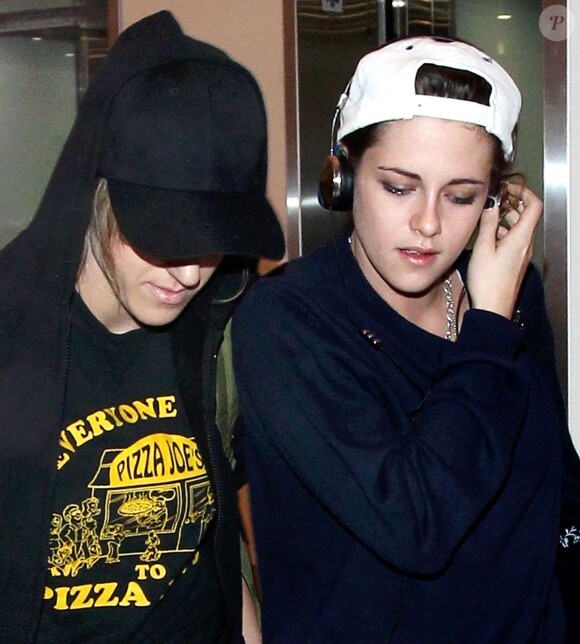 Kristen Stewart et Alicia Cargile au Los Angeles International Airport, Los Angeles, le 5 février 2015.