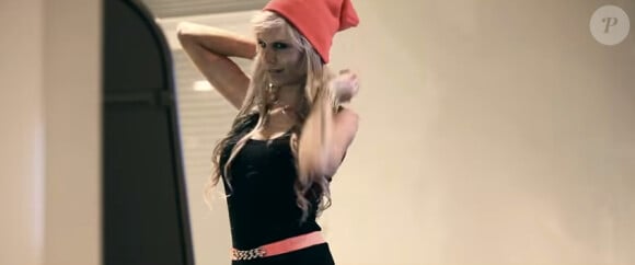 La sexy Adixia des Ch'tis dans une vidéo réalisée sur le morceau X (Original Mix) de Dyro & Bassjackers.
