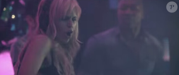La sexy Adixia de la télé-réalité les Ch'tis se montre plus sensuelle que jamais dans un clip réalisé sur le morceau X (Original Mix) de Dyro & Bassjackers.