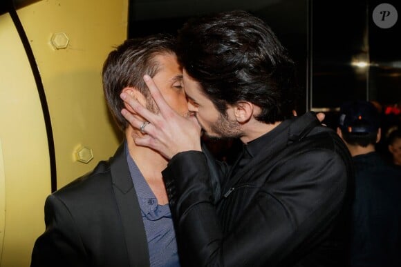 Christophe Beaugrand et Baptiste Giabiconi simulent un baiser - Soirée "Giabiconistyle.com opening" au Vip Room à Paris le 28 février 2015.