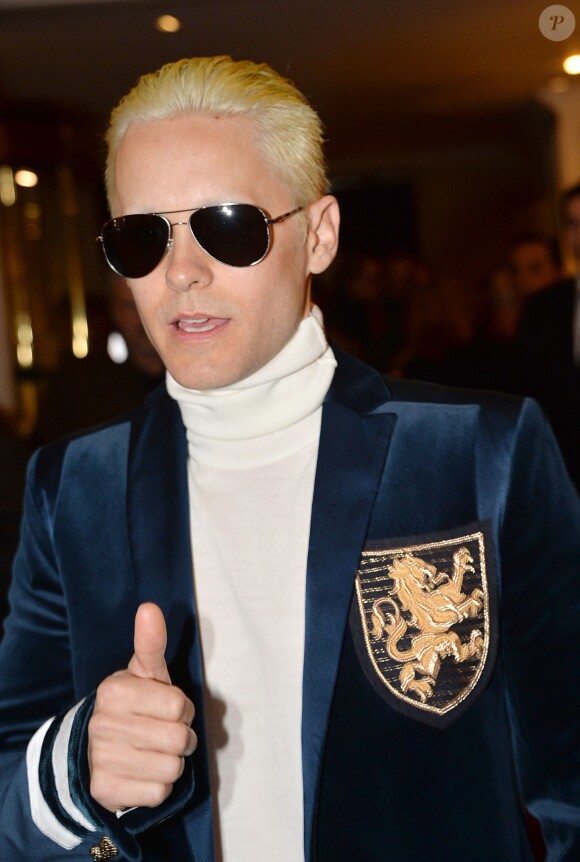 Jared Leto (nouveau look : blond aux cheveux courts) - Sorties du défilé de mode "Balmain" prêt-à-porter Automne-Hiver 2015-2016 au Grand Hôtel à Paris, le 5 mars 2015.