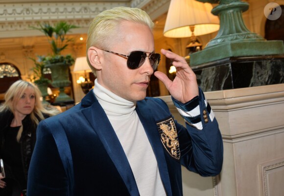 Jared Leto (nouveau look : blond aux cheveux courts) - Arrivées au défilé de mode "Balmain" prêt-à-porter Automne-Hiver 2015-2016 au Grand Hôtel à Paris, le 5 mars 2015. 