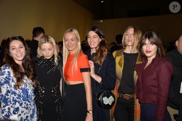 Natacha Darty, Carole Vreeland, Virginie Courtin-Clarins, Antonine Peduzzi et Jeanne Damas au défilé Mugler, collection prêt-à-porter automne-hiver 2015/2016, le 7 mars 2015 à Paris.