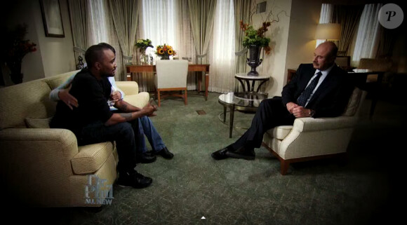 Nick Gordon au côté de sa mère Michelle face au Dr Phil, dans une interview diffusée le 11 mars 2015 sur le réseau américain