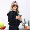 Hilary Duff visite une nouvelle boutique de vêtements au Beverly Glen Center après avoir été déjeuner au restaurant Shu à Bel-Air, le 5 mars 2015. A sa sortie de la boutique, on lui a donné une bouteille 138 Water. 