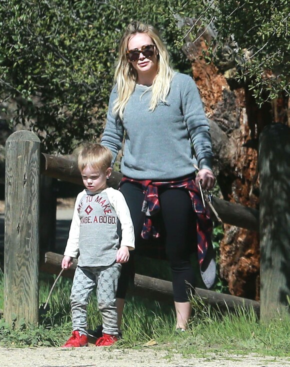 Hilary Duff est allée s'amuser avec son fils Luca au parc "TreePeople" à Beverly Hills, le 3 mars 2015 