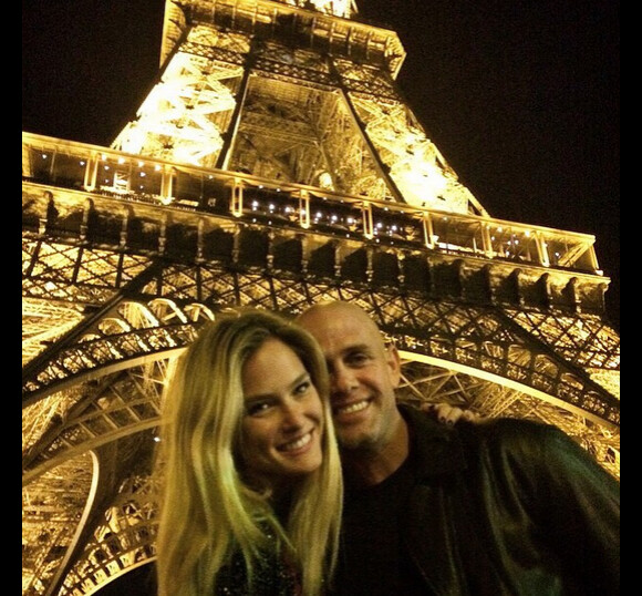 Bar Refaeli à Paris avec son amoureux, le 27 septembre 2014