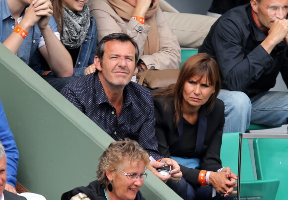 Jean-Luc Reichmann et sa compagne Nathalie aux Internationaux de France de tennis de Roland-Garros à Paris le 1er juin 2014.