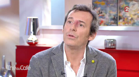 Jean-Luc Reichmann évoque la tache sur son nez et pourquoi il l'a gardée. Emission Thé ou café sur France 2, le 7 mars 2015.