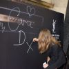 Cara Delevingne aux Galeries Lafayette pour l'événement Yves Saint Laurent Beauté à Paris, le 10 mars 2015.
