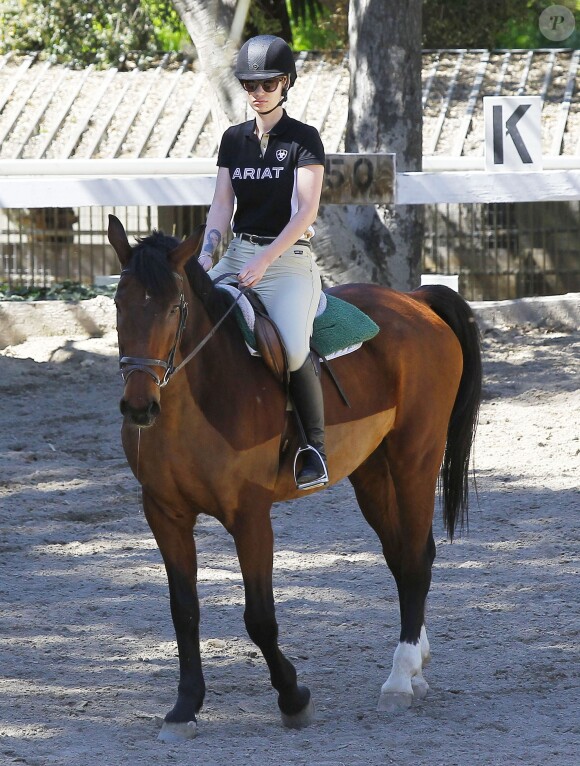 Semi-Exclusif - Iggy Azalea monte à cheval à Calabasas, le 6 mars 2015