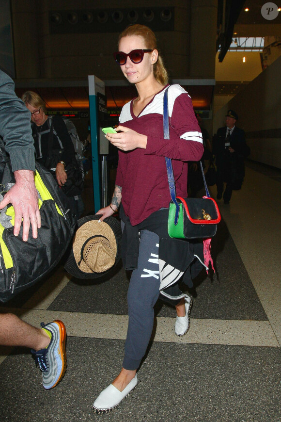 Iggy Azalea arrive à l'aéroport de Los Angeles, le 10 février 2015