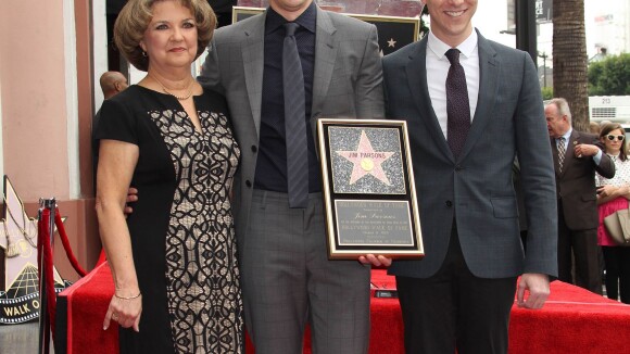 Jim Parsons (The Big Bang Theory) étoilé devant son chéri à Hollywood