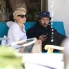 Pamela Anderson déjeune avec son mari Rick Salomon et des amis à Malibu, le 8 mars 2014.