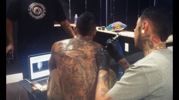 Nick Cannon : Exit Mariah Carey, il fait recouvrir le tatouage dédié à son ex !