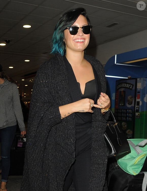 Demi Lovato arrive à l'aéroport de Heathrow à Londres, le 11 novembre 2014  
