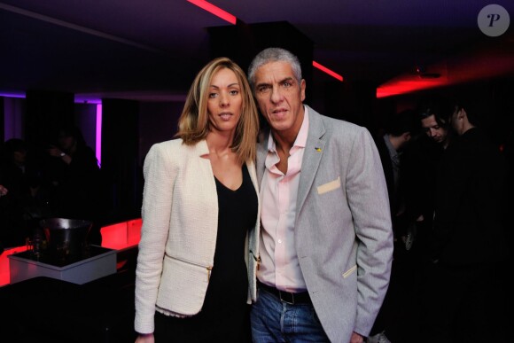 Samy Naceri et sa compagne Audrey lors d'une soirée à la Maison Blanche pour marquer la première de l'émission Léa et la Smala, le 14 mars 2015 à Paris