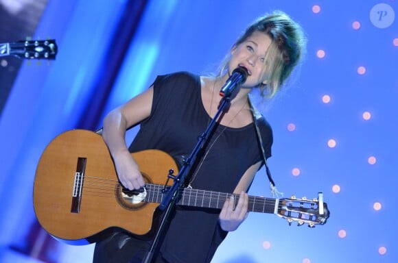 Selah Sue sur le plateau de l'émission Vivement Dimanche le 14 mars 2012 