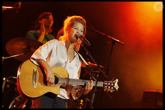 Selah Sue lors de la remise du prix constantin à l'Olympia le 17 octobre 2011
