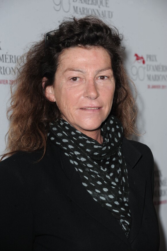 Florence Arthaud lors du 90e Prix d'Amérique à l'hippodrome de Vincennes le 30 janvier 2011