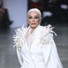 Carmen dell'Orefice (81 ans) - Defilé de mode haute couture printemps-été 2013 "Stephane Rolland" au Palais de Tokyo, à Paris. Le 22 janvier 2013