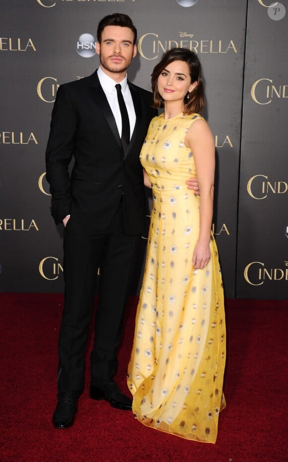 Richard Madden et sa compagne JennaLouise Coleman lors de l'avant-première du film Cendrillon à Los Angeles le 1er mars 2015