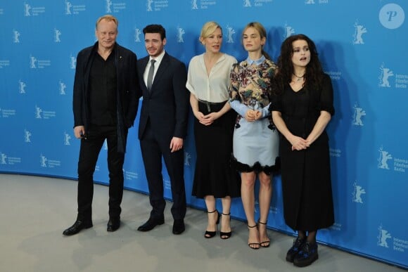 Stellan Skarsgard, Richard Madden, Cate Blanchett, Lily James et Helena Bonham Carter lors de la conférence de presse de Cendrillon au festival de Berlin le 13 février 2015