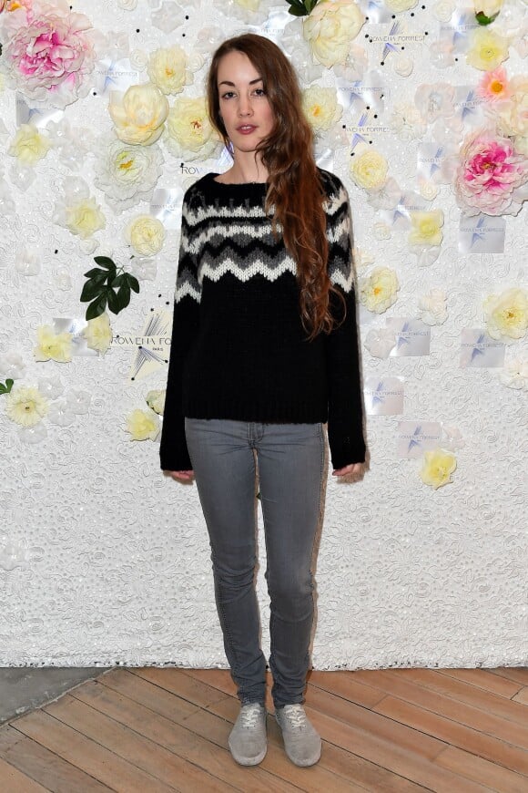 Juliette Besson au lancement de la collection printemps-été 2015 de Rowena Forrest à la galerie Nabokov, à Paris, le 19 mars 2015 