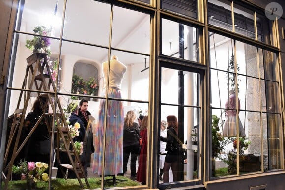 Atmosphere au lancement de la collection printemps-été 2015 de Rowena Forrest à la galerie Nabokov, à Paris, le 19 mars 2015 