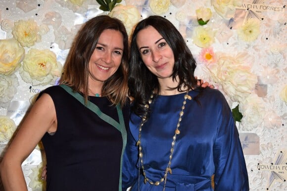 Emmanuelle Boidron et Rowena Forrest au lancement de la collection printemps-été 2015 de Rowena Forrest à la galerie Nabokov, à Paris, le 19 mars 2015 