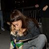 Ariana Grande annonce travailler avec BarkBox et met en avant 15 chiots à adopter à la BADASS Brooklyn Animal Rescue à New York, le 19 mars 2015