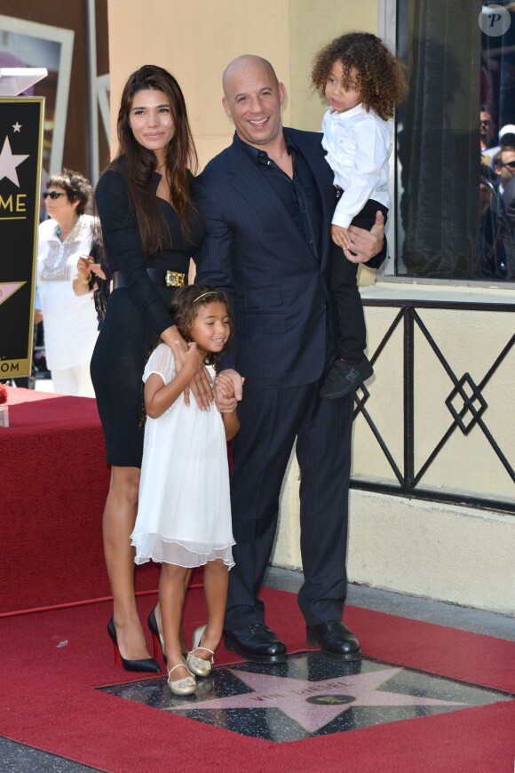 Vin Diesel, Paloma Jimenez, et leurs enfants Hania Riley et Vincent sur le Hollywood Walk of Fame, Los Angeles, le 26 août 2013.