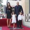 Vin Diesel avec sa compagne Paloma Jiménez, et ses deux enfants Hania et Vincent à Los Angeles, le 26 août 2013.