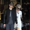Pamela Anderson va faire du shopping avec ses enfants Brandon et Dylan Lee chez Barneys New York à Beverly Hills, le 5 fevrier 2014.