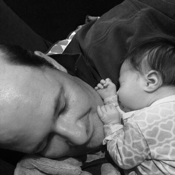 Brian Baumgartner poste une photo de sa fille Brylee Bea. La fillette est née le 19 février 2015, la photo a été postée le 24 mars.