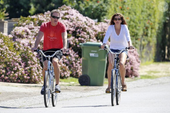 Exclusif - Cindy Crawford et son mari Rande Gerber font du vélo à Malibu, le 7 mars 2015.