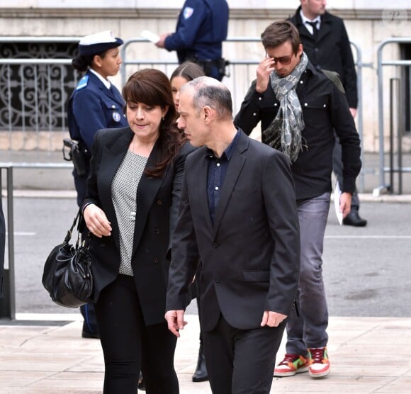 Guy et Laurence Muffat, William Forgues, le compagnon de Camille lors des obsèques de Camille Muffat en l'église Saint Jean-Baptiste-Le Vœu à Nice, le 25 mars 2015