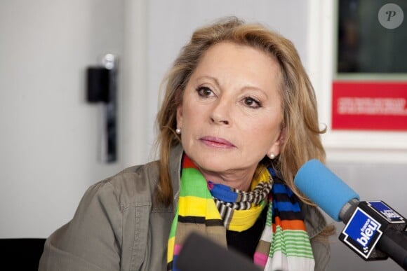 Véronique Sanson lors de l'émission de radio "On repeint la musique" à Paris, le 16 mai 2012
