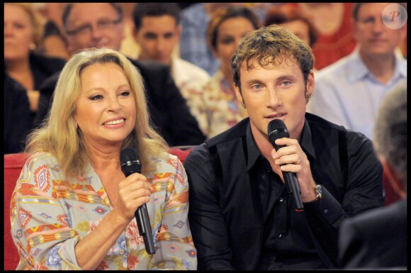 Véronique Sanson et son fils Christopher dans l'émission Viement Dimanche du 9 septembre 2009