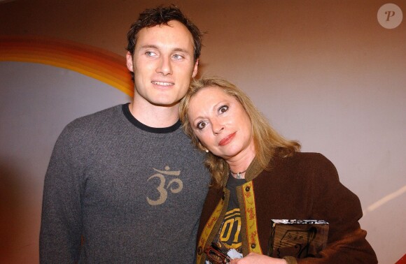 Véronique Sanson et son fils Christopher à Paris le 8 février 2005