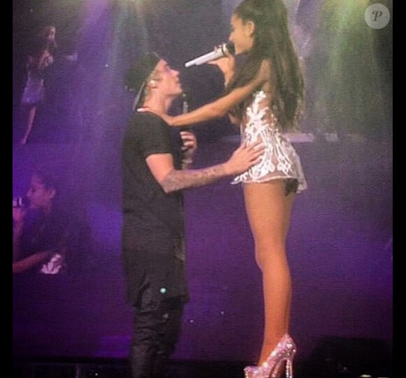 Justin Bieber a ajouté une photo à son compte Instagram en concert avec Ariana Grande, le 29 mars 2015