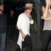 Justin Bieber marche sur le pied d'une fan dans les rues de Los Angeles! Le 26 mars 2015 